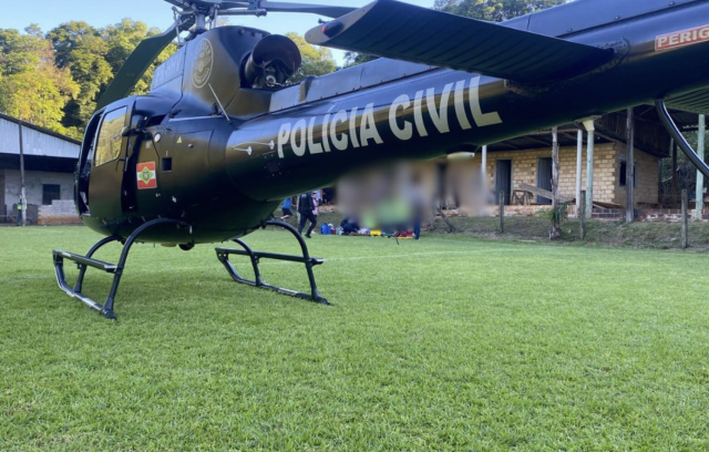 Homem tenta se desculpar, mas acaba assassinado com quatro tiros em campo de futebol em SC