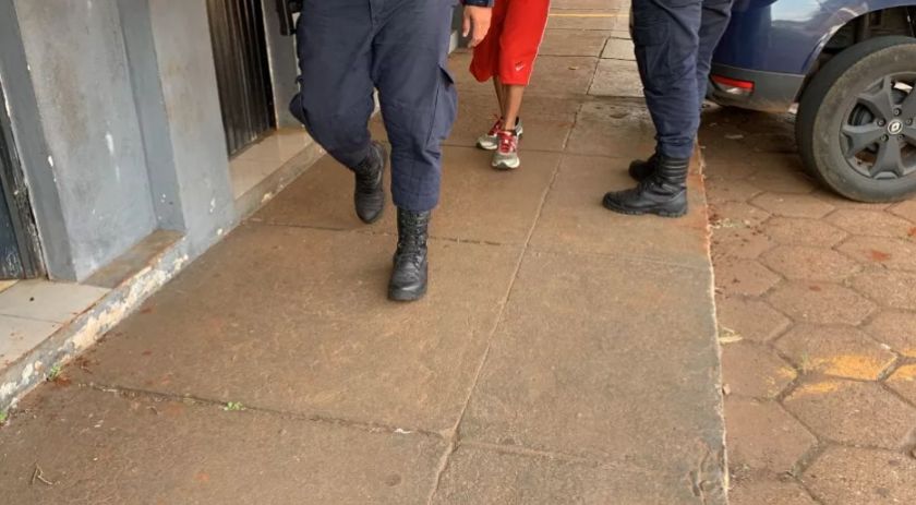 Jovem é detido por estupro por 'namorar' menina de 12 anos