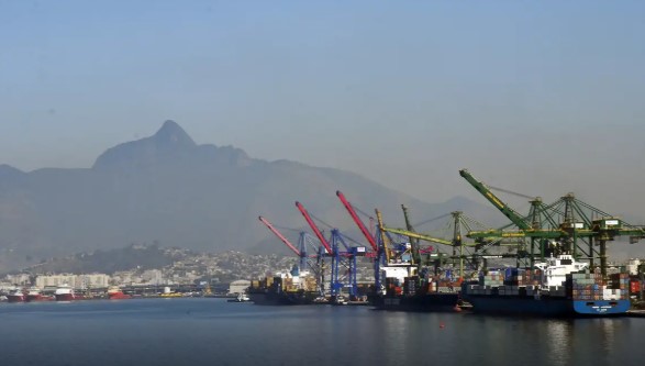EUA devem confirmar tarifa de 25% sobre produtos brasileiros; indústria e agronegócio podem ser os mais afetados