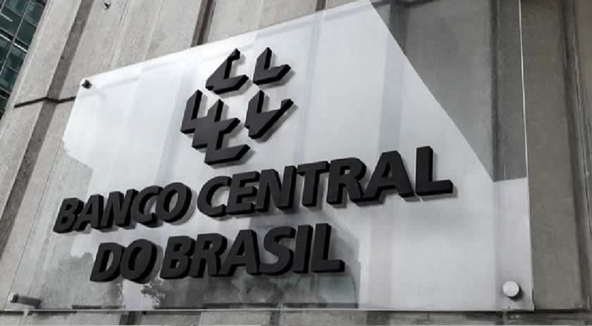 Mesmo sob pressão, Banco Central mantém taxa básica de juros em 13,75%