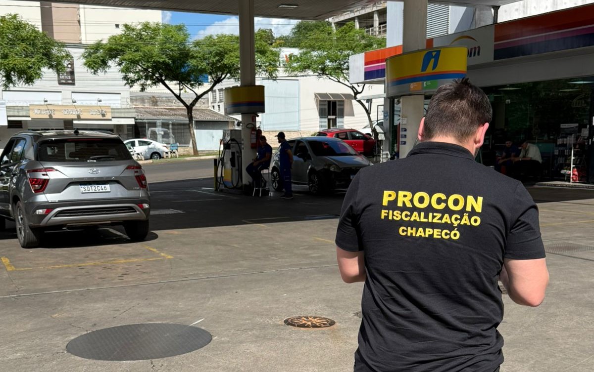 Procon de Chapecó pesquisa preço de combustíveis em mais de 20 postos do município