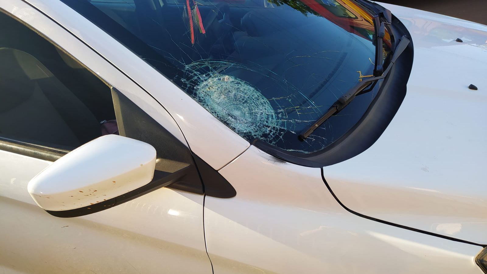 Jovem é arremessada contra caminhão após atropelamento em Itapiranga