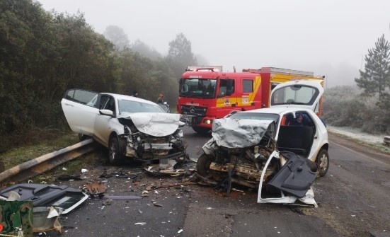 Motorista sofre ferimentos graves em acidente na BR-282