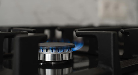 Fogão a gás oferece mais risco de câncer do que o tabagismo passivo