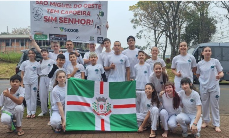 Capoesmo conquista títulos em todas as categorias no Campeonato Interestadual de Capoeira