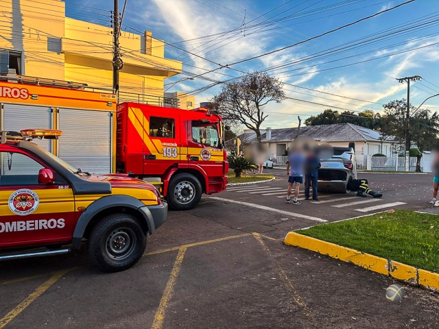 Colisão lateral seguida de capotamento no centro