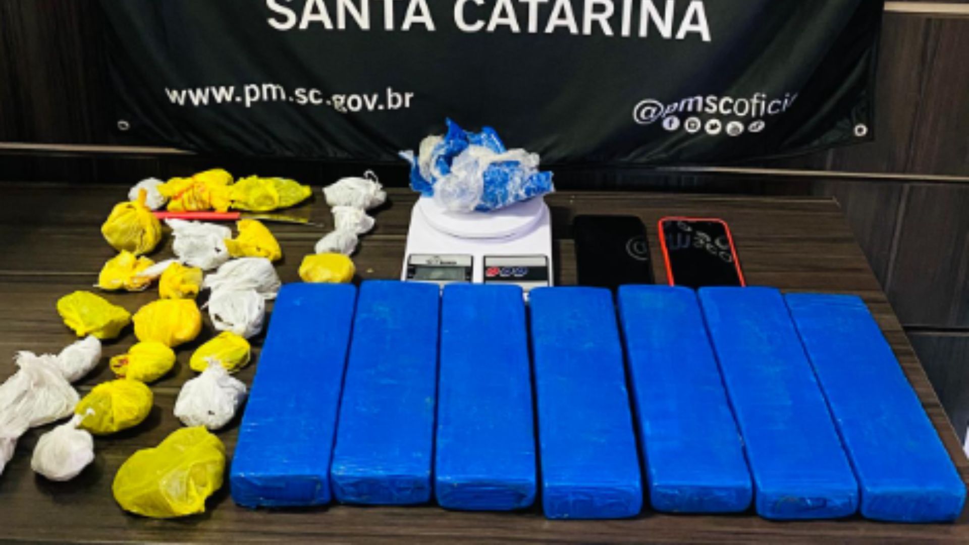 Dois homens são presos por tráfico de drogas