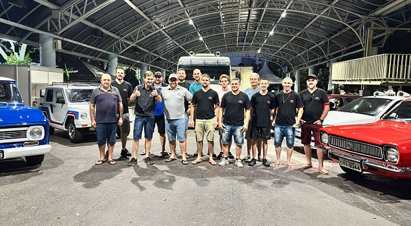 Velho Oeste Car Clube realiza 7º Encontro de Carros Antigos