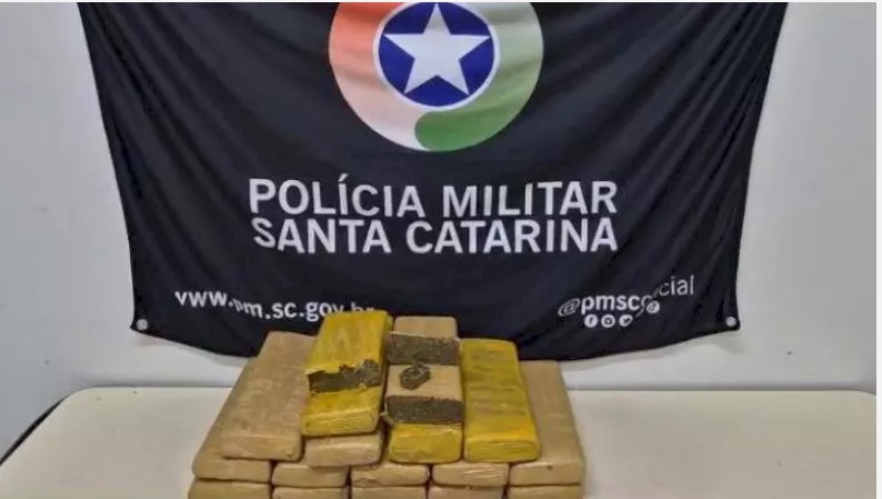 Motociclista é preso com mais de 10 kg de maconha escondida em saco de ração