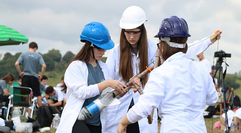Escola SESI de São Miguel do Oeste supera marca histórica em campeonato de foguetes
