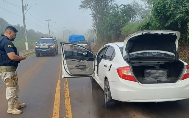 PRF apreende 120 quilos de maconha e prende três pessoas na BR-282