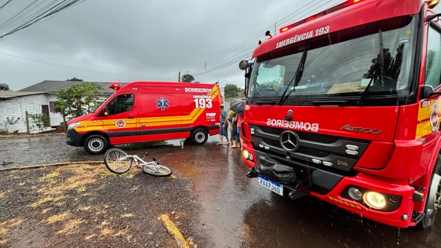 Motociclista foge após atropelar criança de 10 anos