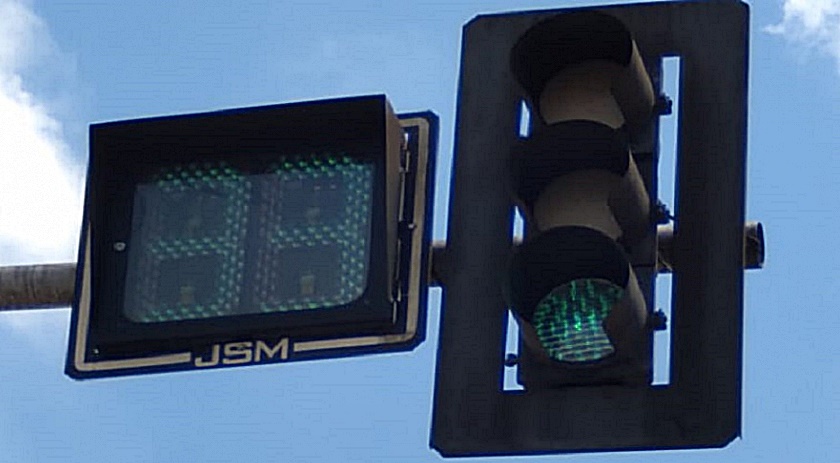 Semáforo da Waldemar Ramgrab inicia monitoramento