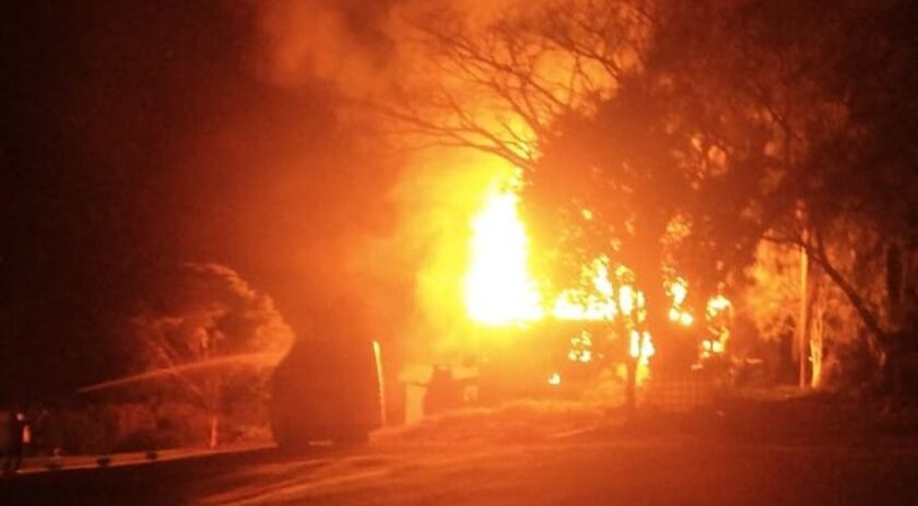 Residência fica destruída após pegar fogo em Concórdia