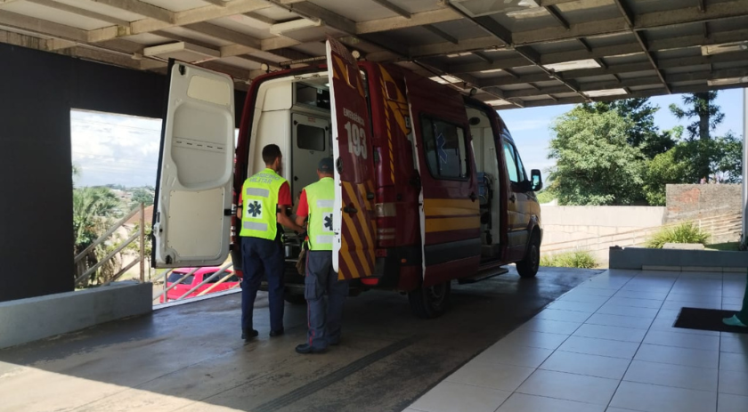 Criança de 4 anos é atropelada por Kombi no Oeste