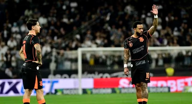 Corinthians vence jogo faltoso contra Atlético-MG com golaço de Maycon