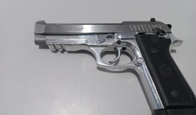 Homem é detido por porte ilegal de arma de fogo