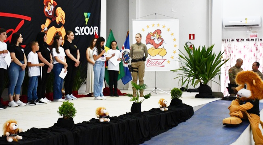 Formatura do PROERD entrega certificados e celebra aprendizado