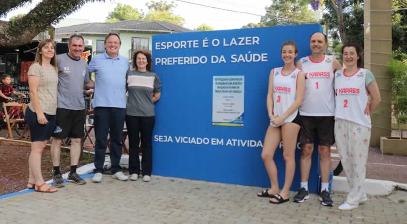 Festival de Verão inicia com entrega de revitalização da quadra de areia e anúncio de novos investimentos