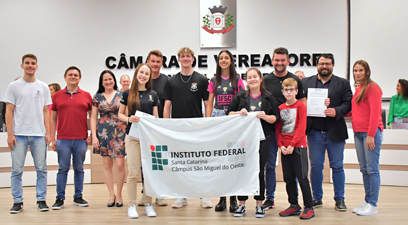 São Miguel do Oeste  - Câmara presta homenagem a alunos do IFSC que são destaque no esporte