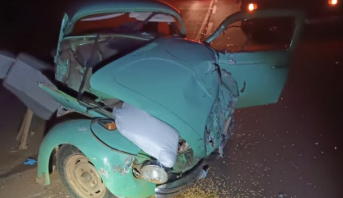 Idoso morre após colisão entre Fusca e caminhão na SC-305