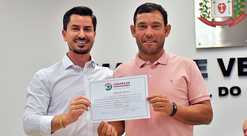Moção de aplauso presta homenagem ao presidente da CDL