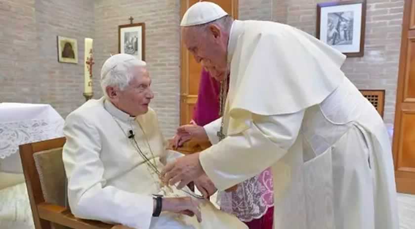 Papa emérito Bento XVI morre aos 95 anos no Vaticano