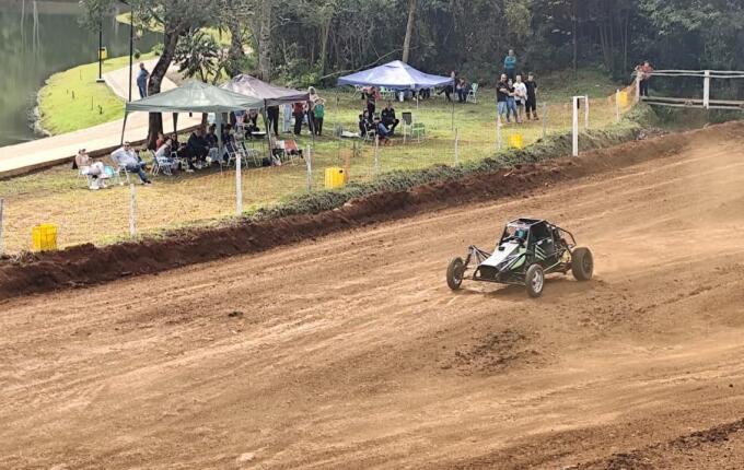 Gaiola Cross reúne grande público e movimenta o fim de semana
