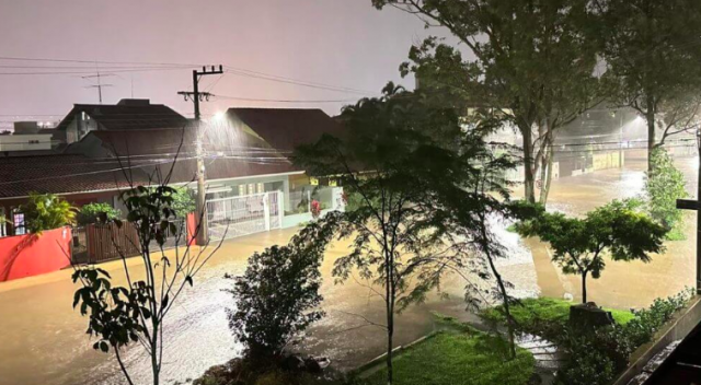 Chuva histórica de 177 mm deixa Florianópolis debaixo d’água