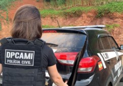 Homem é preso por perseguir e agarrar ex-companheira, descumprido medida protetiva