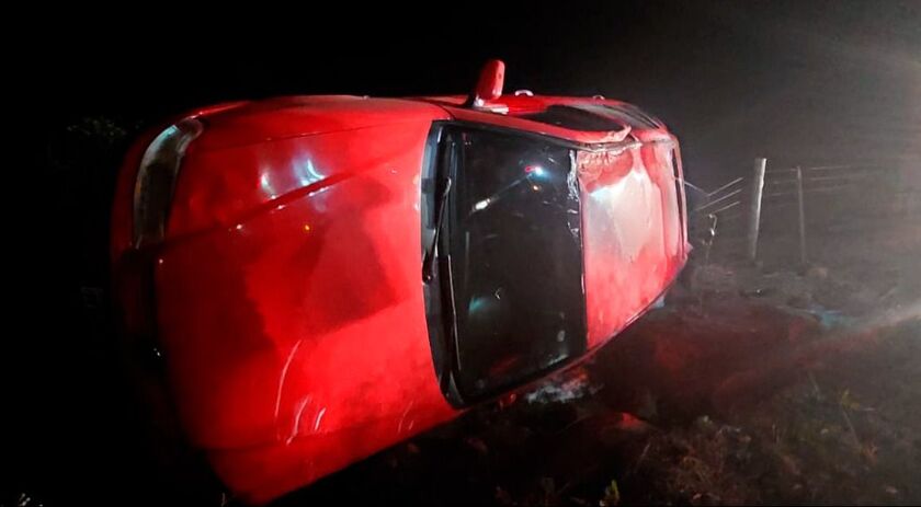 Logo após receber alta, bebê bate a cabeça após veículo em que estava sair da pista e volta para o hospital