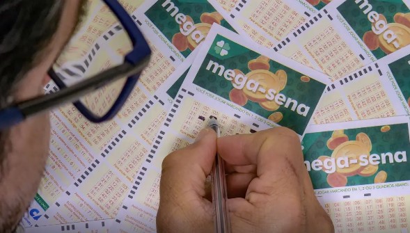 Ninguém acerta os números da Mega-Sena e prêmio vai para R$ 55 milhões