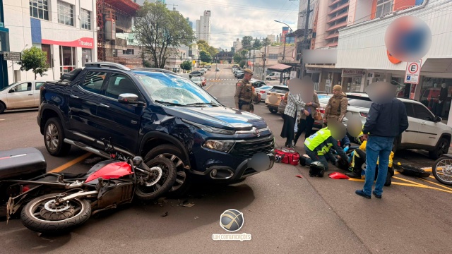 Motociclista fica ferido em colisão com caminhonete no Centro