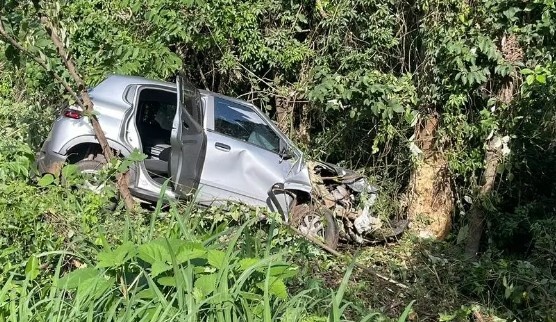 Carro sai de pista na SC-283 e motorista é socorrido