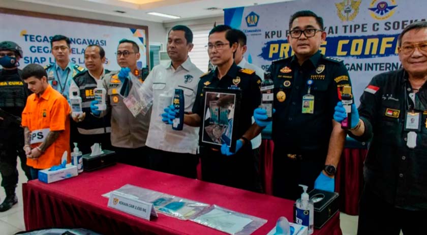 Brasileiro é preso na Indonésia com cocaína líquida escondida em itens pessoais