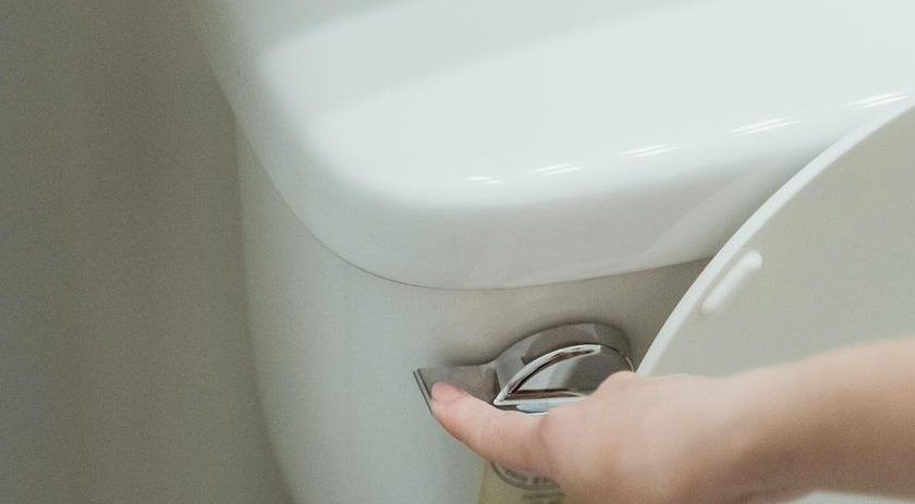 Vai ao banheiro toda hora? Descubra quando isso pode ser sinal de bexiga hiperativa