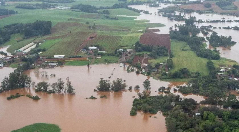 Com 5,8 mil pessoas em abrigos, SC cria PIX oficial para doações às vítimas das enchentes