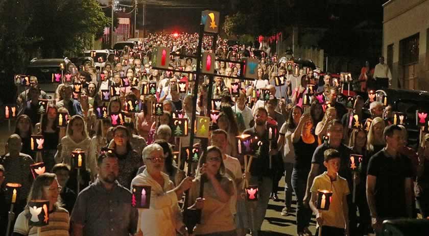 Caminhada das Lanternas tem grande número de participantes