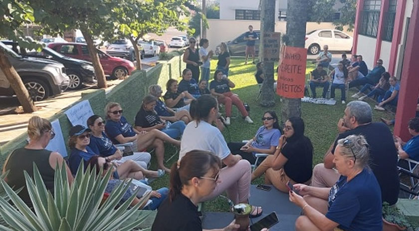 SINTE realiza mobilização em frente a Coordenadoria Regional de Educação