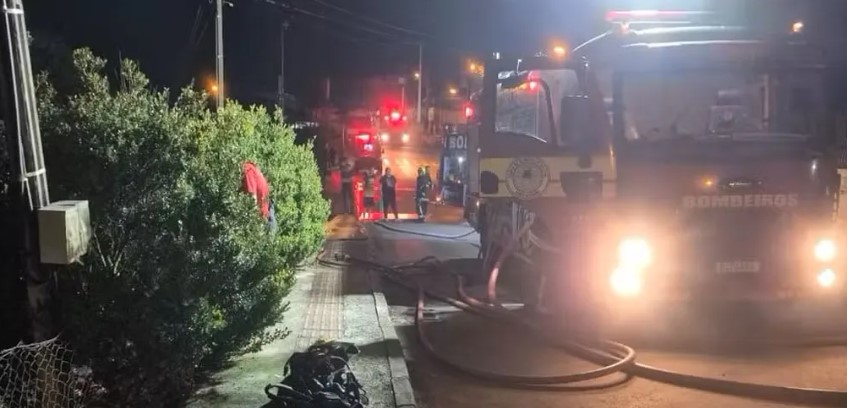 Menina de 10 anos é encontrada morta dentro de banheiro após casa pegar fogo em SC