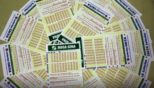 Mega-Sena acumula e prêmio principal vai para R$ 6,5 milhões