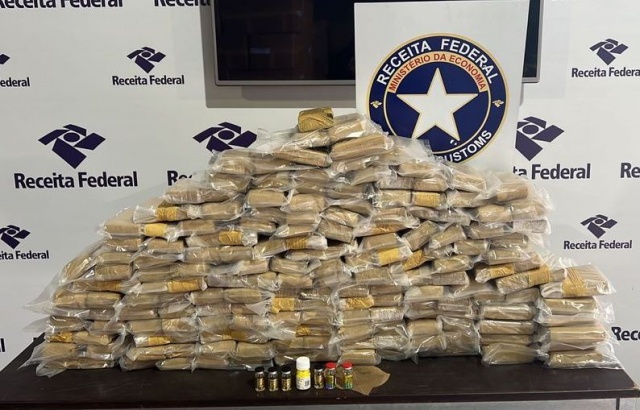 Anabolizantes e mais de 50 kg de maconha são apreendidos em bagagem de ônibus