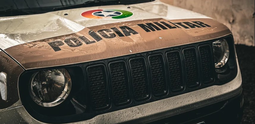 Homem é preso ao ameaçar a mãe e desacatar policiais