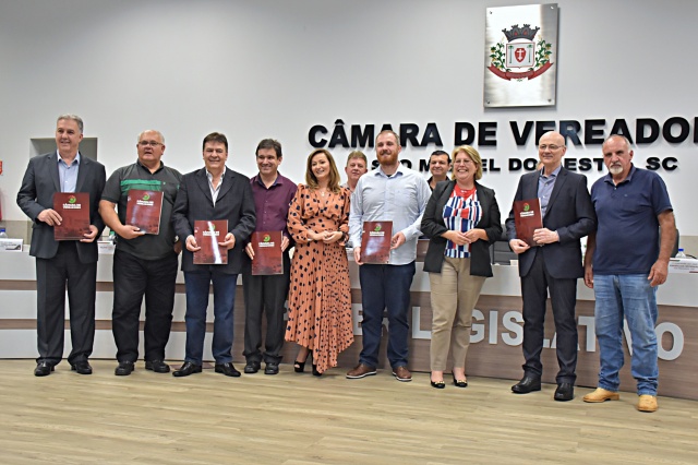 Vereadores  prestam homenagem a profissionais pela passagem do Dia do Médico
