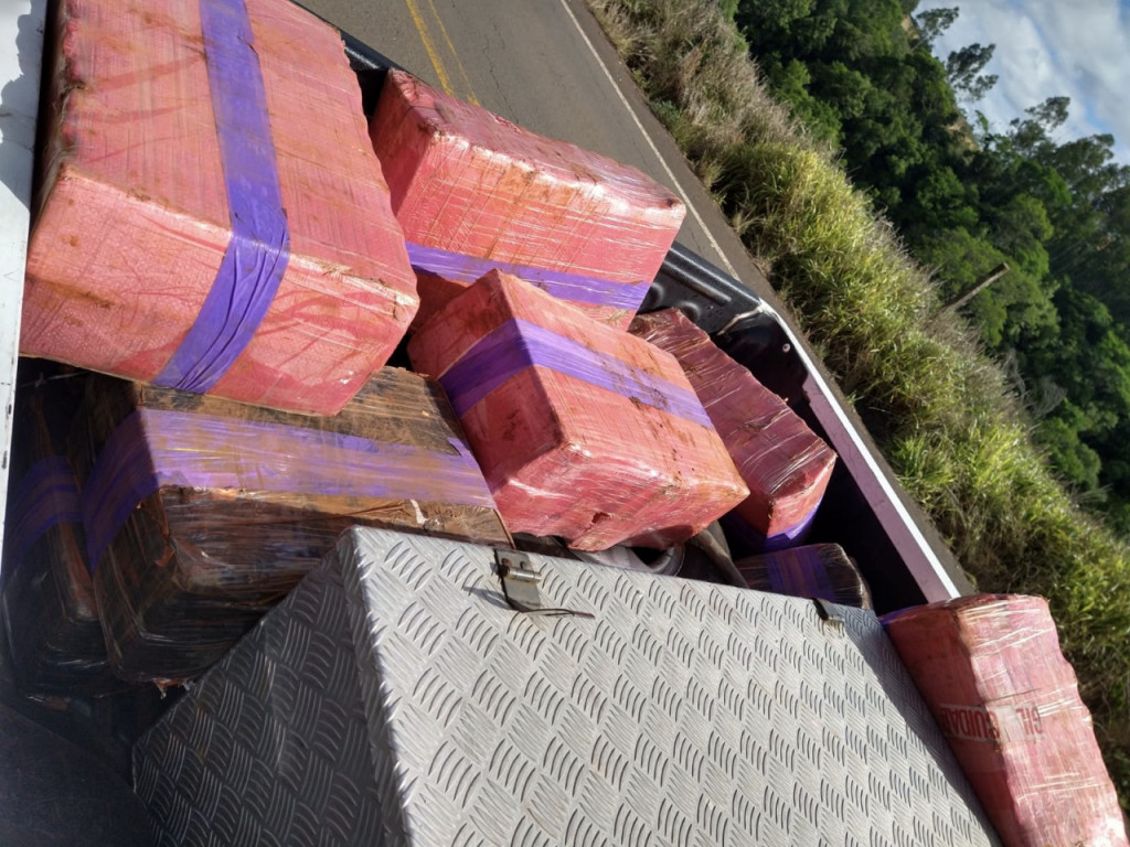 Veículo com placa de cidade do Oeste de SC é apreendido com 190 kg de drogas