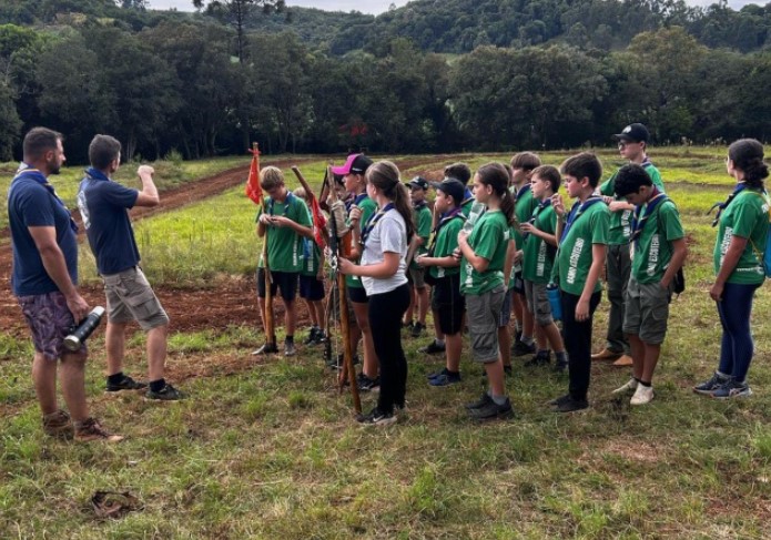 Grupo Escoteiro Raízes realiza atividades sobre o Dia da Água e a Hora do Planeta