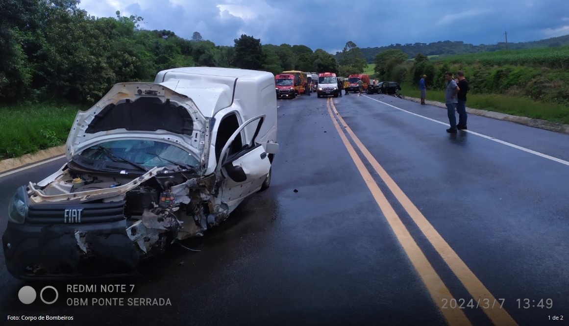 Grave colisão frontal na BR-282 deixa vítimas no Oeste de SC