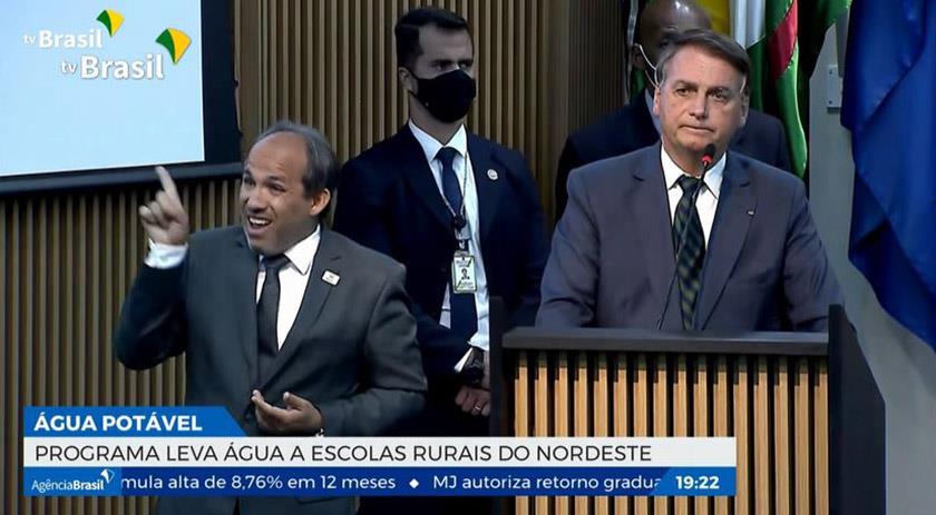 Bolsonaro lança programa que levará água potável a escolas do Nordeste