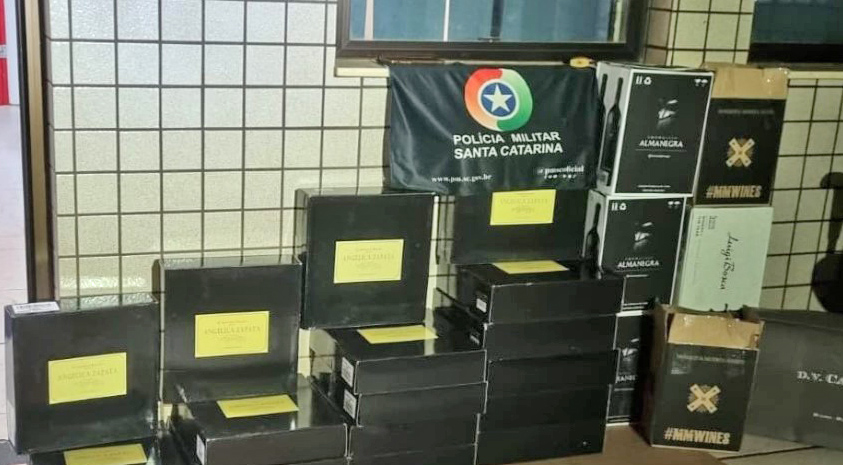 Polícia Militar apreende mais de 100 garrafas de vinho em ação contra crimes transfronteiriços