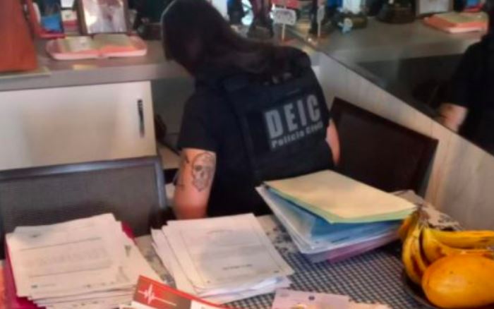 Mulher finge ser ministra da Saúde e oferece verbas em troca de emprego em cidade de SC